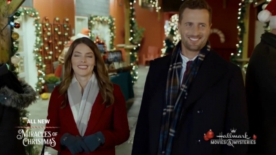 Ashley-Greene-dot-nl_ALittleChristmasCharm1758.jpg