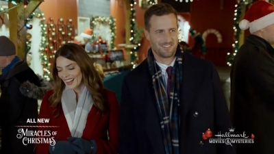 Ashley-Greene-dot-nl_ALittleChristmasCharm1759.jpg