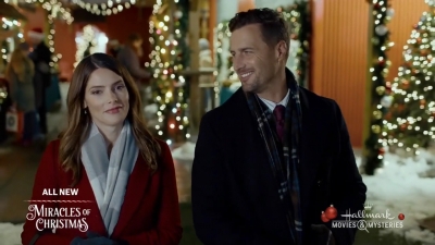 Ashley-Greene-dot-nl_ALittleChristmasCharm1775.jpg