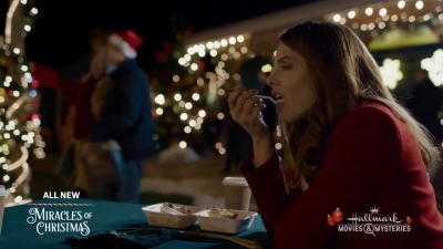 Ashley-Greene-dot-nl_ALittleChristmasCharm1779.jpg