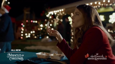 Ashley-Greene-dot-nl_ALittleChristmasCharm1780.jpg