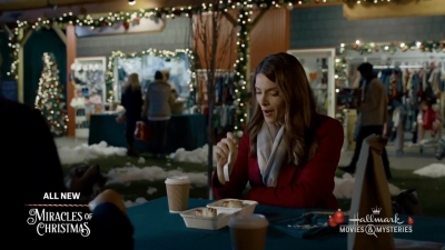 Ashley-Greene-dot-nl_ALittleChristmasCharm1790.jpg