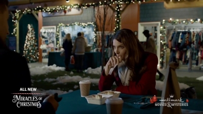 Ashley-Greene-dot-nl_ALittleChristmasCharm1791.jpg