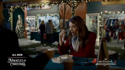 Ashley-Greene-dot-nl_ALittleChristmasCharm1792.jpg
