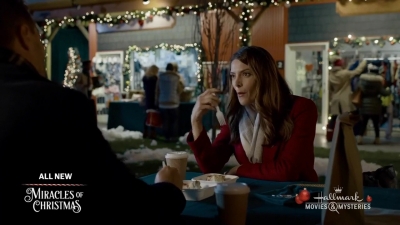 Ashley-Greene-dot-nl_ALittleChristmasCharm1800.jpg
