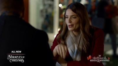 Ashley-Greene-dot-nl_ALittleChristmasCharm1862.jpg