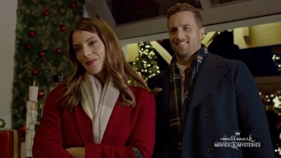 Ashley-Greene-dot-nl_ALittleChristmasCharm1926.jpg