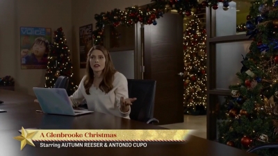 Ashley-Greene-dot-nl_ALittleChristmasCharm1952.jpg