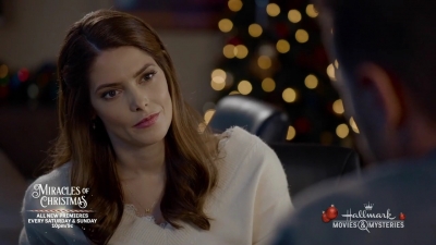 Ashley-Greene-dot-nl_ALittleChristmasCharm2018.jpg