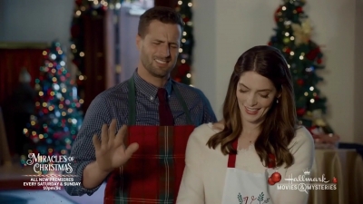 Ashley-Greene-dot-nl_ALittleChristmasCharm2136.jpg
