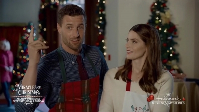 Ashley-Greene-dot-nl_ALittleChristmasCharm2139.jpg