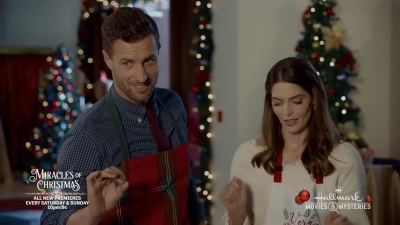 Ashley-Greene-dot-nl_ALittleChristmasCharm2142.jpg