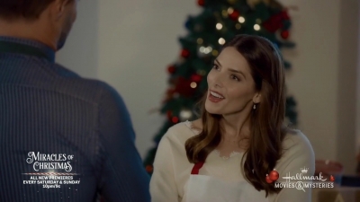 Ashley-Greene-dot-nl_ALittleChristmasCharm2168.jpg