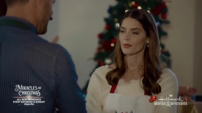 Ashley-Greene-dot-nl_ALittleChristmasCharm2170.jpg