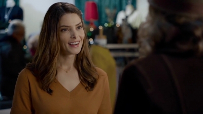 Ashley-Greene-dot-nl_ALittleChristmasCharm2292.jpg