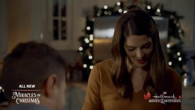 Ashley-Greene-dot-nl_ALittleChristmasCharm2362.jpg