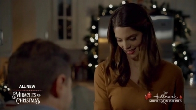 Ashley-Greene-dot-nl_ALittleChristmasCharm2366.jpg