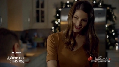 Ashley-Greene-dot-nl_ALittleChristmasCharm2370.jpg