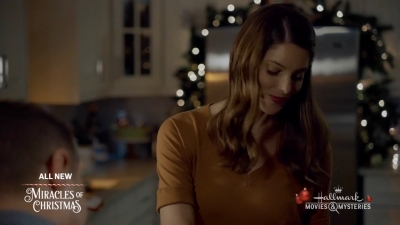 Ashley-Greene-dot-nl_ALittleChristmasCharm2371.jpg