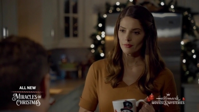 Ashley-Greene-dot-nl_ALittleChristmasCharm2387.jpg