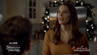 Ashley-Greene-dot-nl_ALittleChristmasCharm2392.jpg