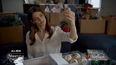Ashley-Greene-dot-nl_ALittleChristmasCharm2573.jpg