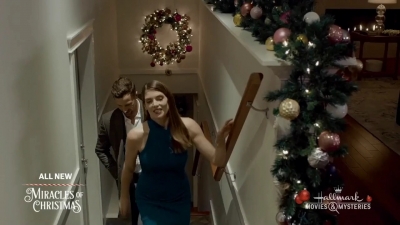 Ashley-Greene-dot-nl_ALittleChristmasCharm2710.jpg