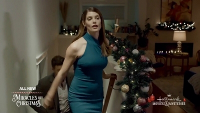 Ashley-Greene-dot-nl_ALittleChristmasCharm2712.jpg