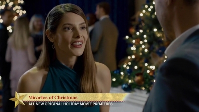 Ashley-Greene-dot-nl_ALittleChristmasCharm2998.jpg