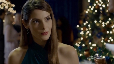 Ashley-Greene-dot-nl_ALittleChristmasCharm3010.jpg