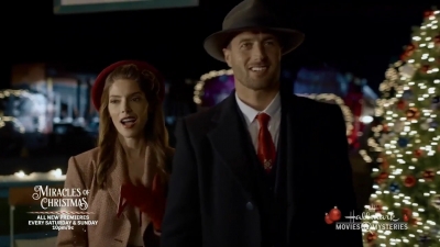 Ashley-Greene-dot-nl_ALittleChristmasCharm3322.jpg