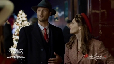Ashley-Greene-dot-nl_ALittleChristmasCharm3346.jpg