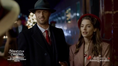 Ashley-Greene-dot-nl_ALittleChristmasCharm3351.jpg