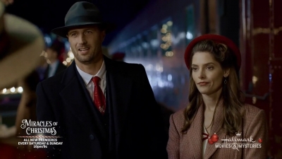 Ashley-Greene-dot-nl_ALittleChristmasCharm3352.jpg