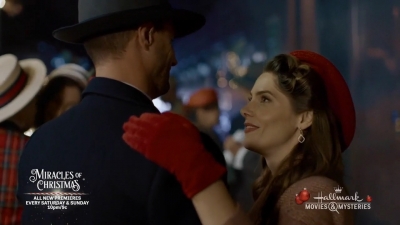 Ashley-Greene-dot-nl_ALittleChristmasCharm3410.jpg