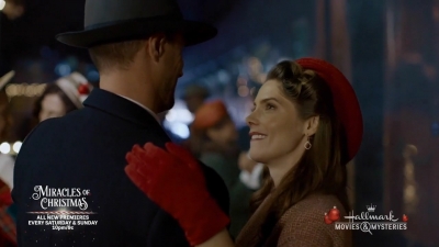 Ashley-Greene-dot-nl_ALittleChristmasCharm3411.jpg