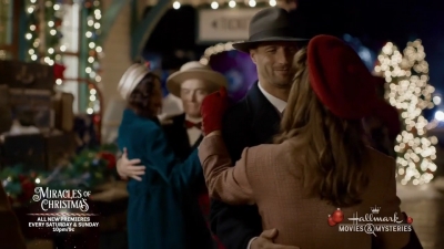 Ashley-Greene-dot-nl_ALittleChristmasCharm3416.jpg