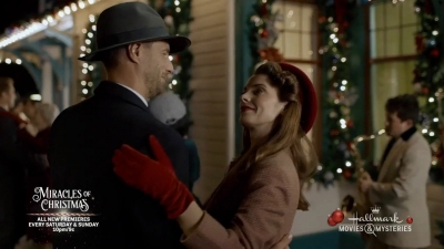 Ashley-Greene-dot-nl_ALittleChristmasCharm3425.jpg