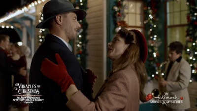 Ashley-Greene-dot-nl_ALittleChristmasCharm3426.jpg