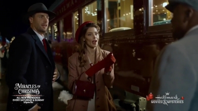 Ashley-Greene-dot-nl_ALittleChristmasCharm3454.jpg