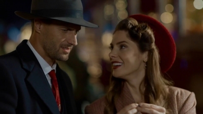 Ashley-Greene-dot-nl_ALittleChristmasCharm3498.jpg