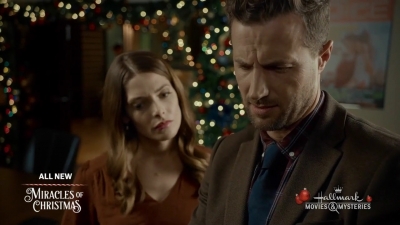 Ashley-Greene-dot-nl_ALittleChristmasCharm3562.jpg