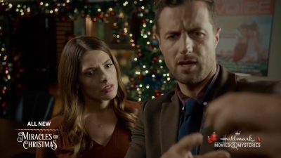 Ashley-Greene-dot-nl_ALittleChristmasCharm3564.jpg