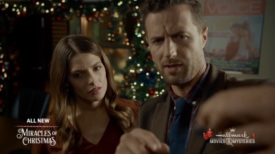 Ashley-Greene-dot-nl_ALittleChristmasCharm3568.jpg