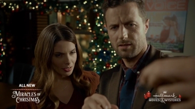 Ashley-Greene-dot-nl_ALittleChristmasCharm3573.jpg