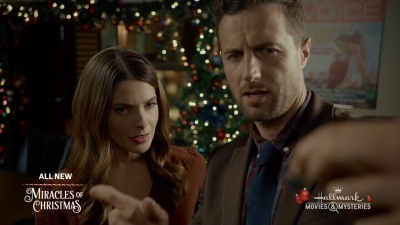 Ashley-Greene-dot-nl_ALittleChristmasCharm3574.jpg