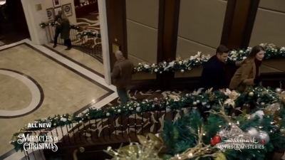 Ashley-Greene-dot-nl_ALittleChristmasCharm3600.jpg