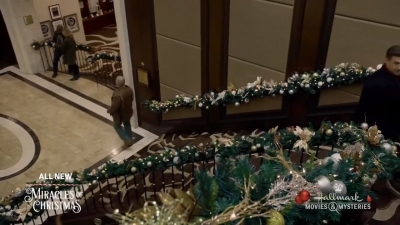 Ashley-Greene-dot-nl_ALittleChristmasCharm3601.jpg