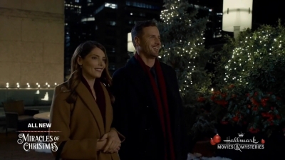 Ashley-Greene-dot-nl_ALittleChristmasCharm3610.jpg