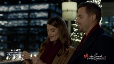 Ashley-Greene-dot-nl_ALittleChristmasCharm3618.jpg